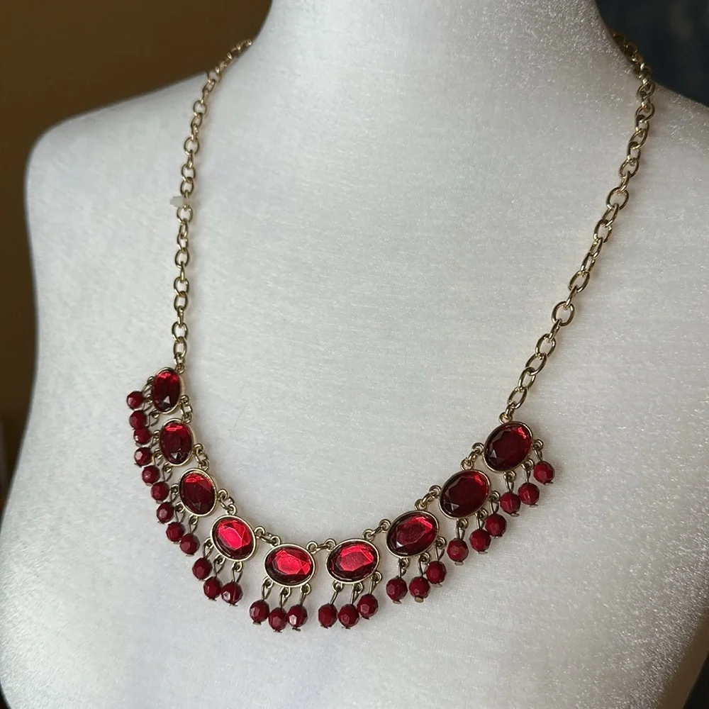 New red crystals with gold colored chain necklace - Picture 2 of 7